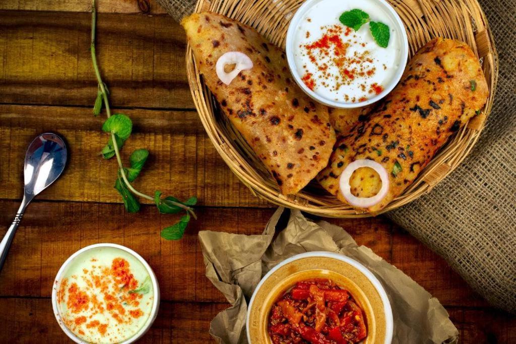 فندق Capital O Bvh Hospitality Near Pvr Ansal Plaza Greater نويدا المظهر الخارجي الصورة