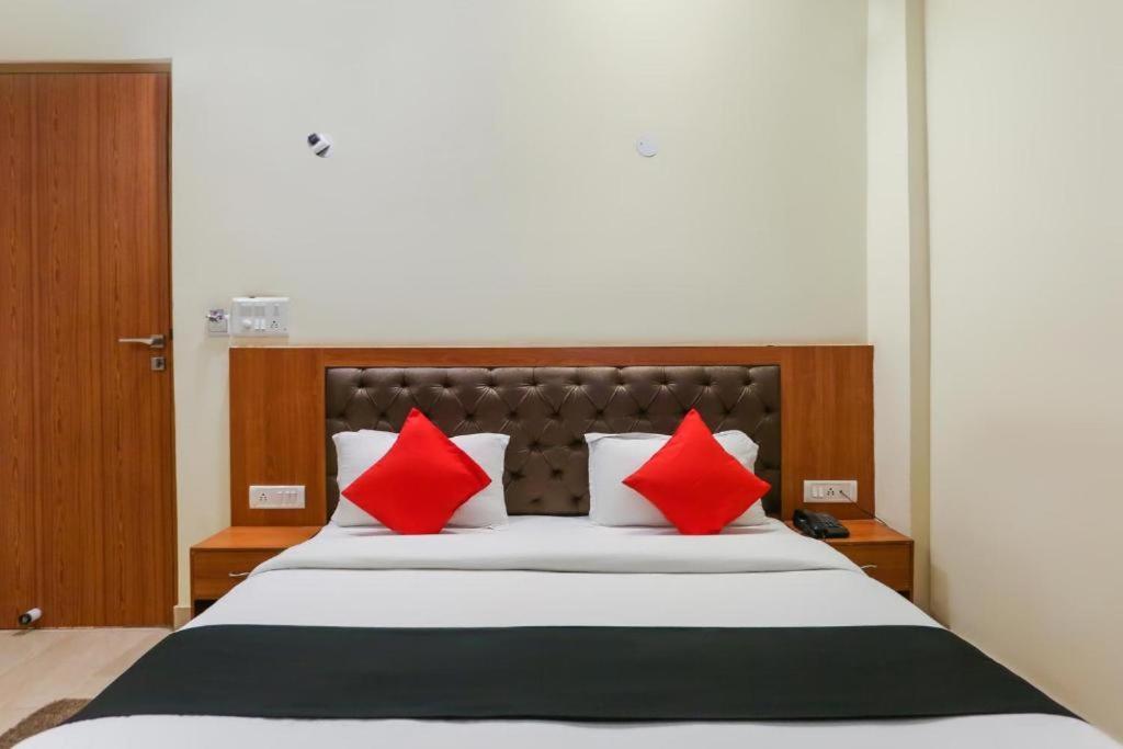 فندق Capital O Bvh Hospitality Near Pvr Ansal Plaza Greater نويدا المظهر الخارجي الصورة