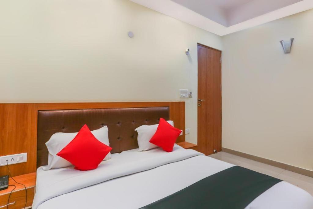 فندق Capital O Bvh Hospitality Near Pvr Ansal Plaza Greater نويدا المظهر الخارجي الصورة
